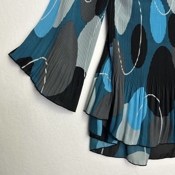 Signature By Larry Levine layered Flare Sleeve abstract circle Blouse 1X Plus - Picture 2 of 5